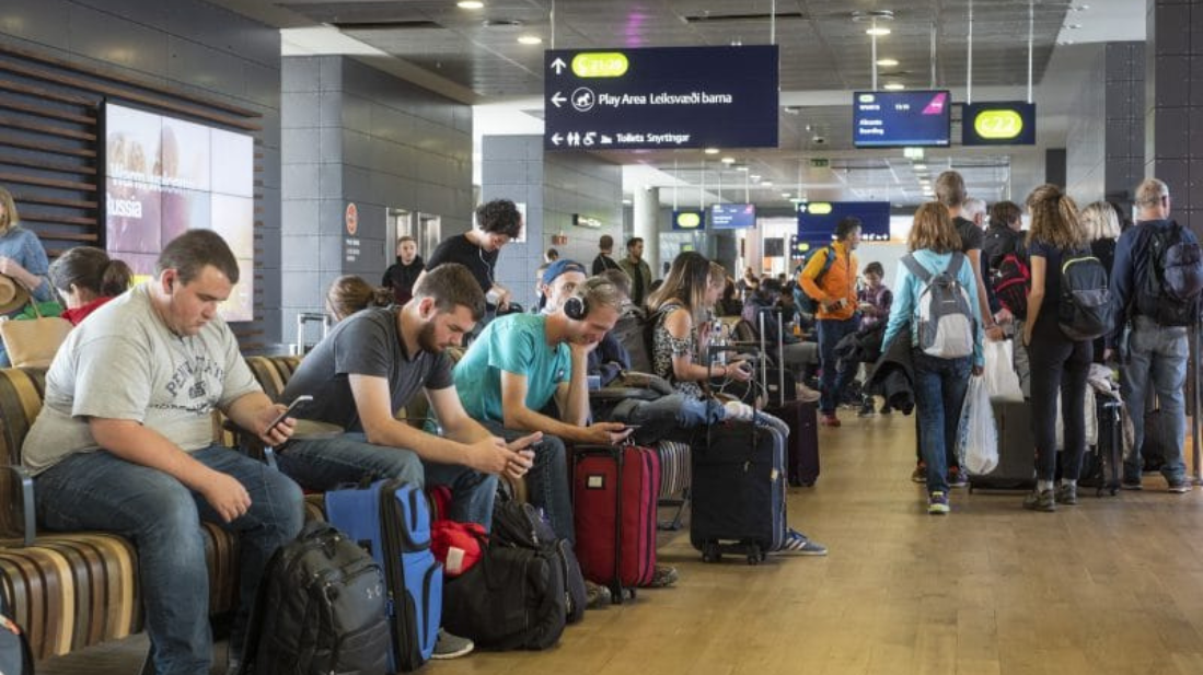 Luxury private transfer from Reykjavik to Keflavik Airport Product-1758197350-1.png