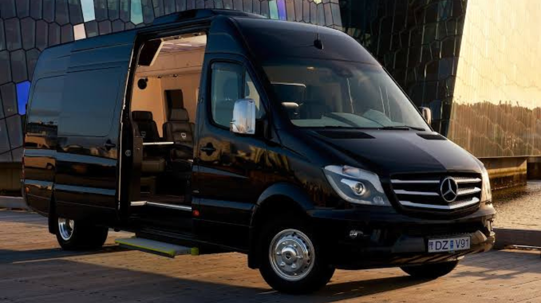 Private transfer from Reykjavik to Keflavik Airport with Blue Lagoon stop Product-1758197532-3.png