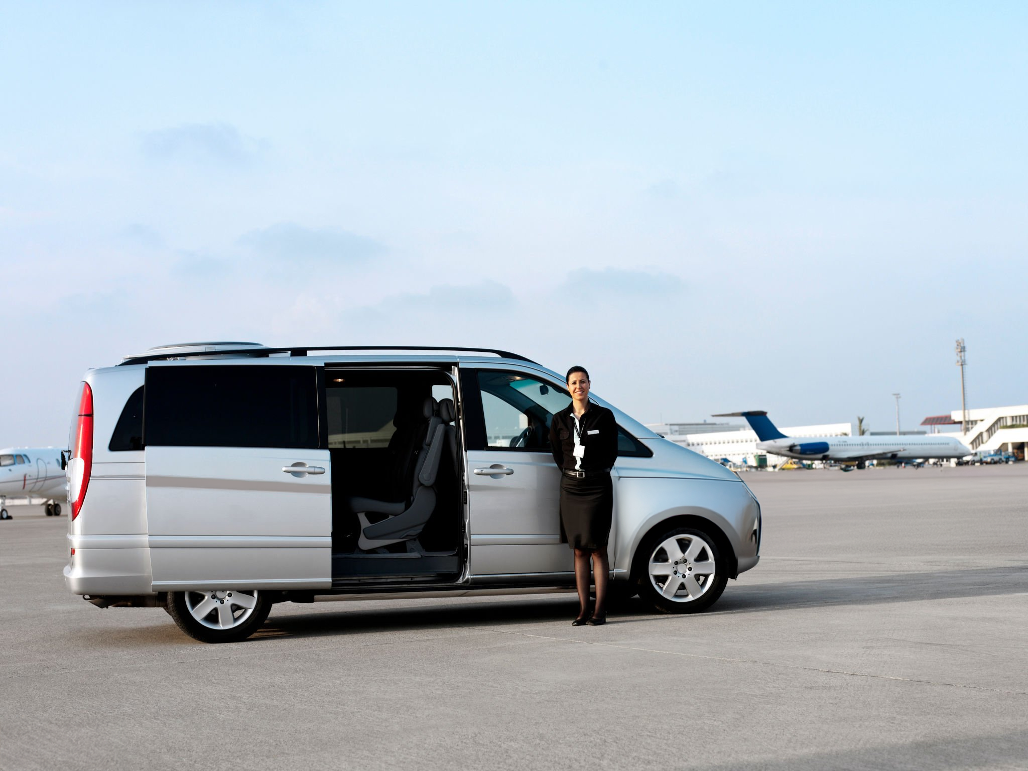 Private airport transfer in Reykjavik with Enjoy Iceland Tours