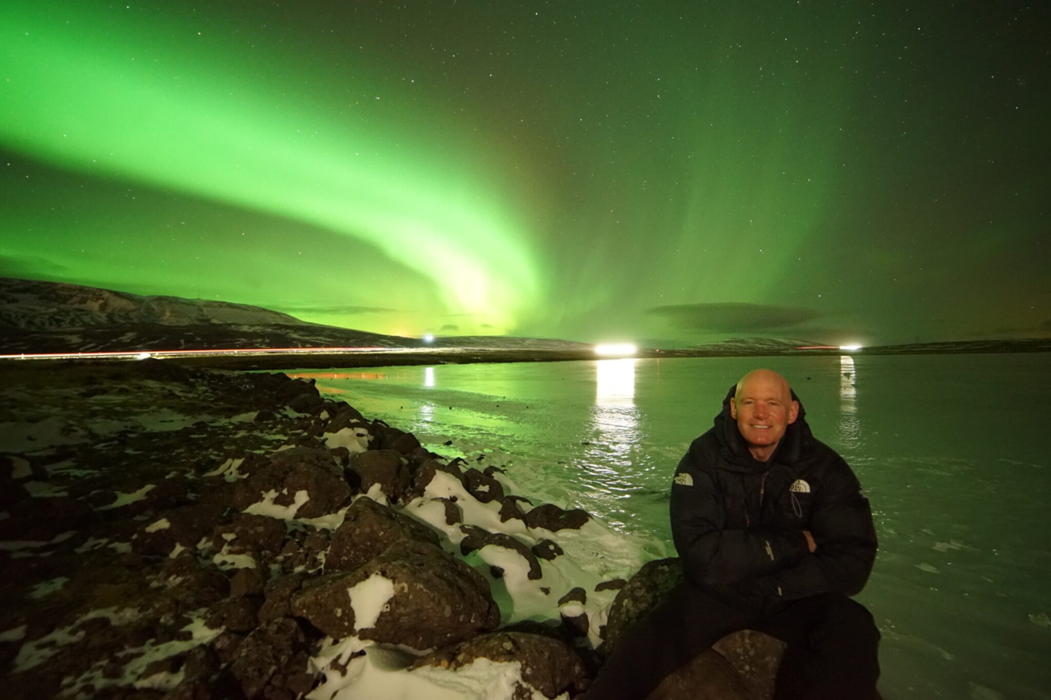 Northern Lights tour Iceland – travelers watching Aurora Borealis Product-1750314937-0.jpg