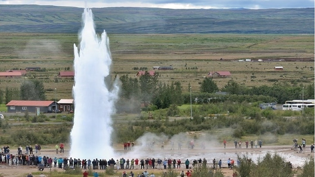 Private Golden Circle tour in Iceland with Whale’s Fjord Road views Product-1750315650-2.jpg