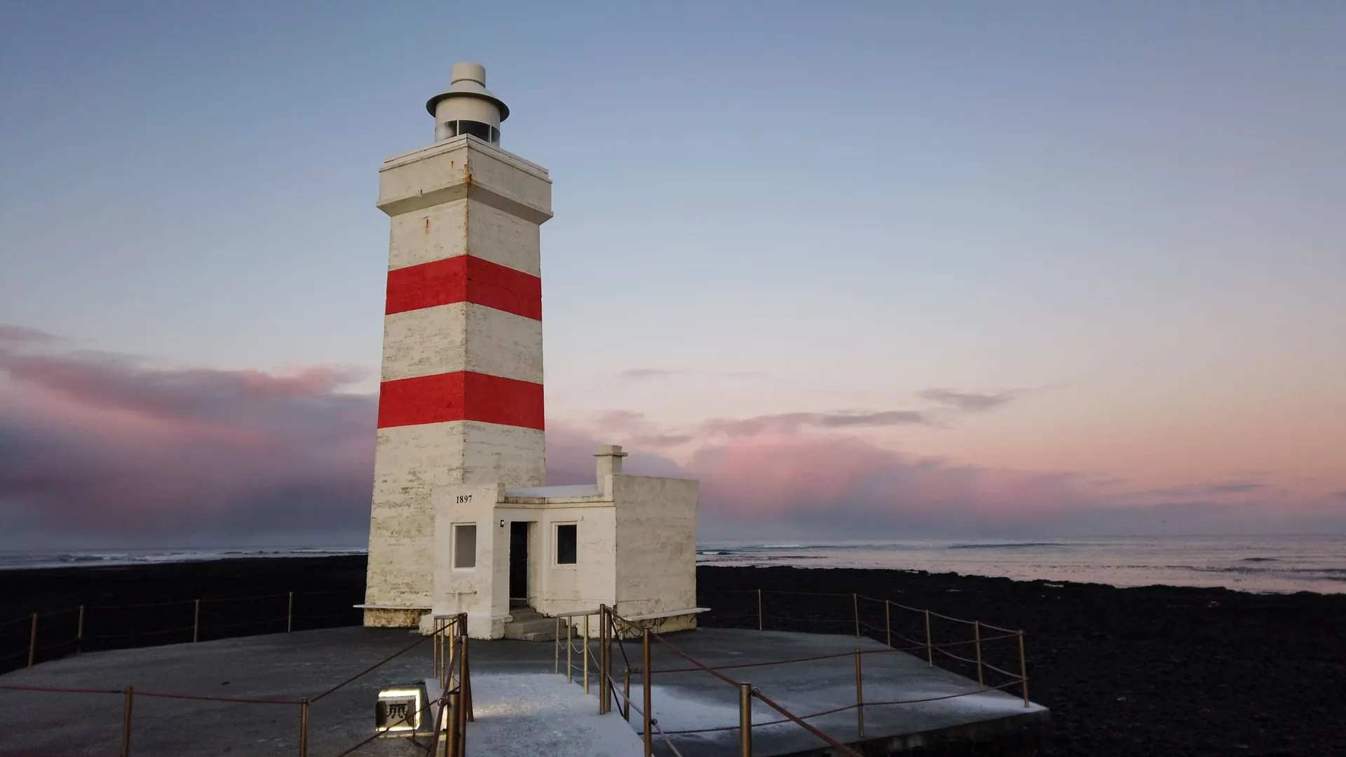 Gardur old lighthouse, Premium Bespoke Reykjanes Peninsula & Blue Lagoon Tour